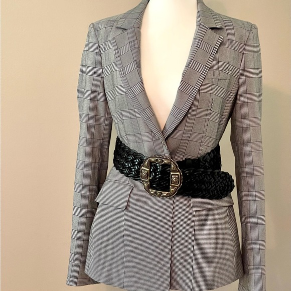 Blazer - Picture 3 of 8